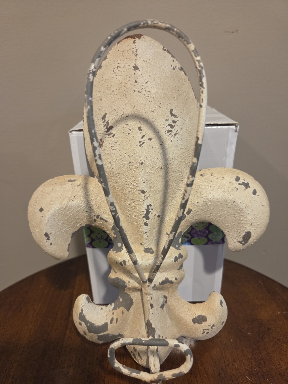 Distressed Cream Fleur-de-Lis Wall Hook - Rustic Home Art